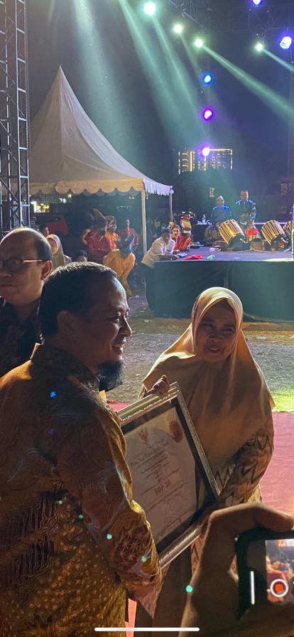 Inovasi Masuk Top 30 KIPP Tingkat Provinsi Sulawesi Selatan,  Kadis Dukcapil Terima Penghargaan Dari Gubernur Sulsel